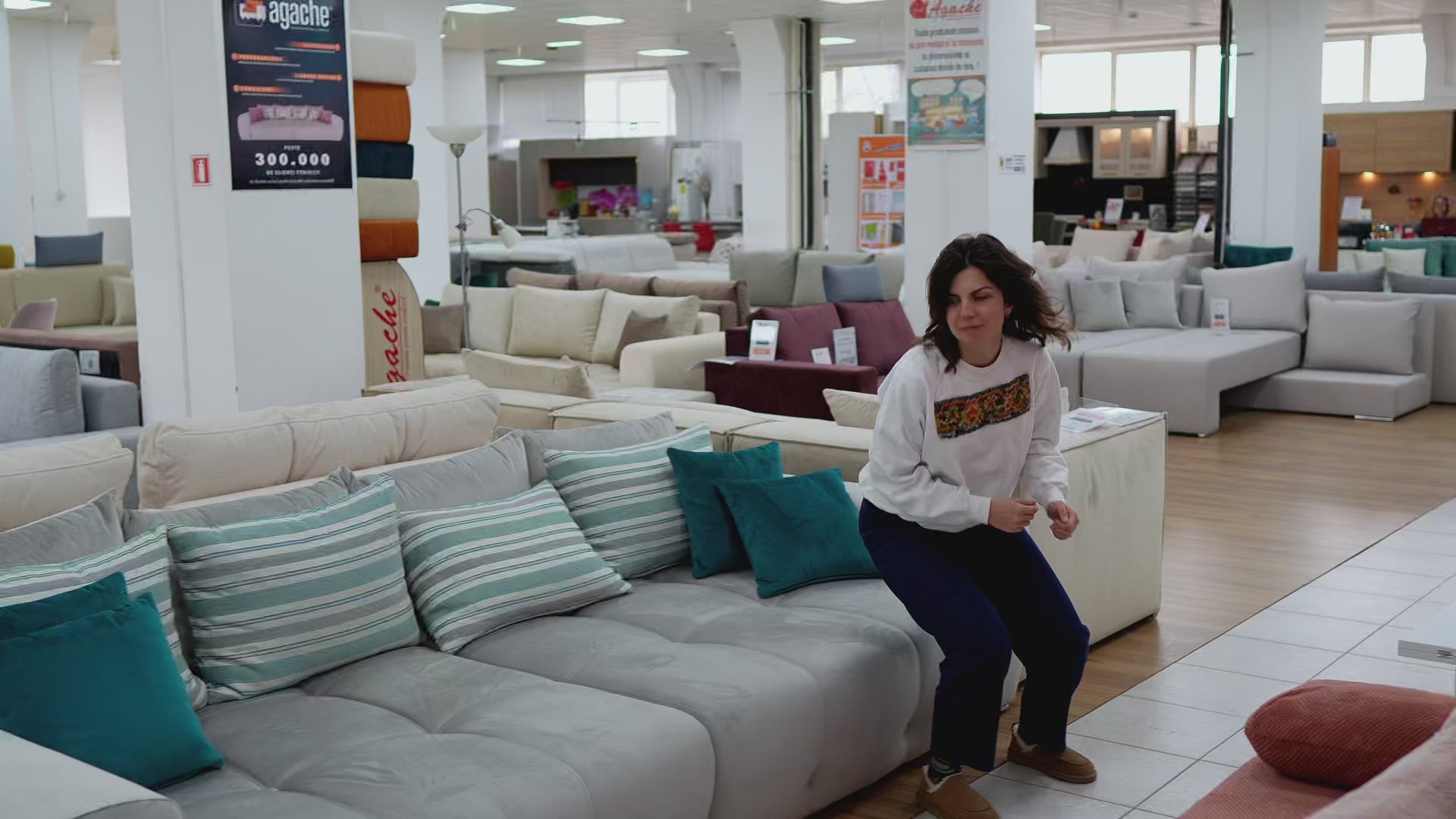 Încarcă videoclipul: 